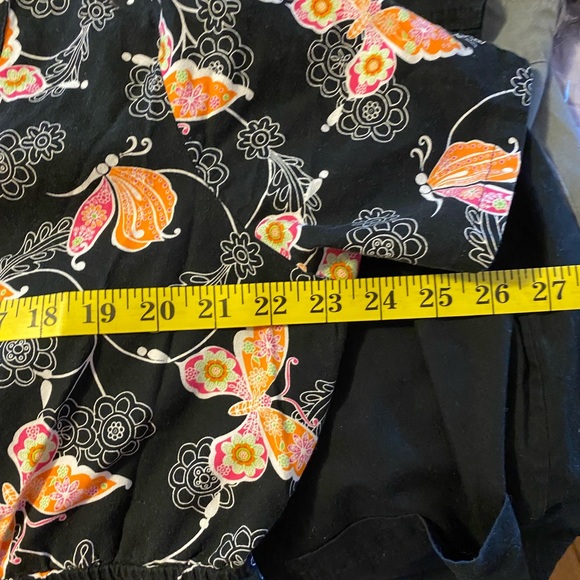 Black w/orange butterfly print scrub top. XL elastic waist front pockets. - Picture 5 of 7